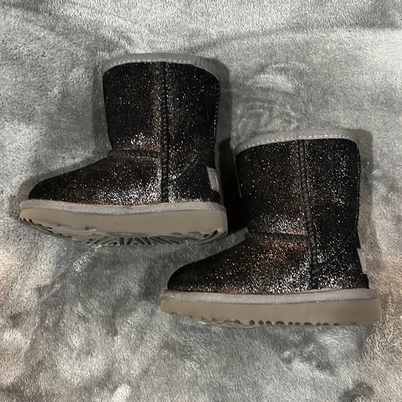 UGG Kids Classic II Metallic Glitter Toddler Girls Sz 6 EUC #1123663 - Picture 2 of 7
